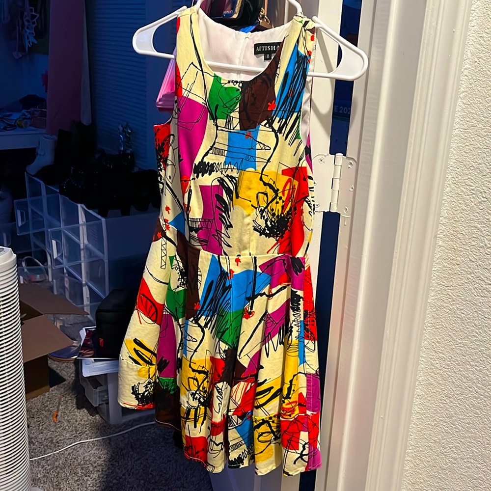 {Color:Multi colored shirt}{Sizing:Kids/Teens sized medium}{Brand:Aitisha}